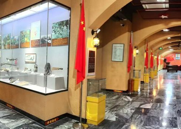 革命文物陈列区